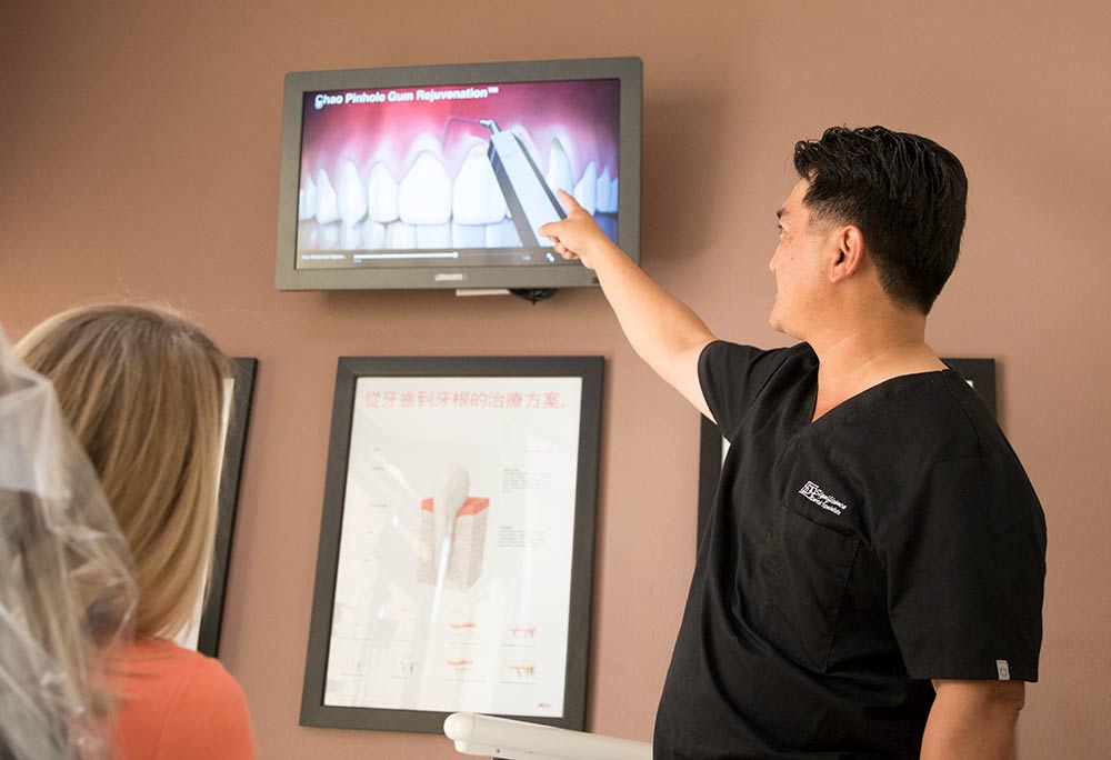 Dr. Huang shows pinhole technique to patient - Las Vegas, NV